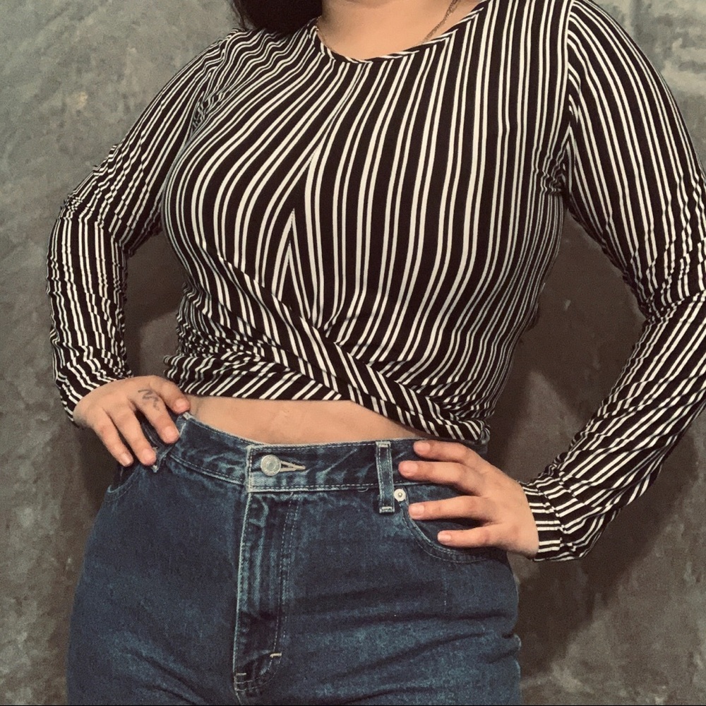 🌿 10 for $10 // striped long sleeve crop top